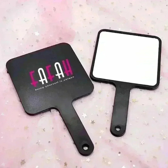 Fafah Fashion Other - Gorgeous Hand Mirror